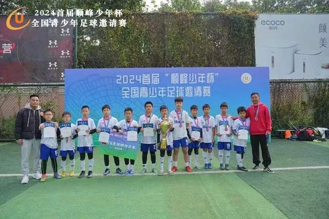 记者：罗杰斯多面性是切尔西看中他的原因之一，但他将主踢左边锋